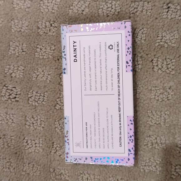 Dainty Prima Lashes - Picture 3 of 4